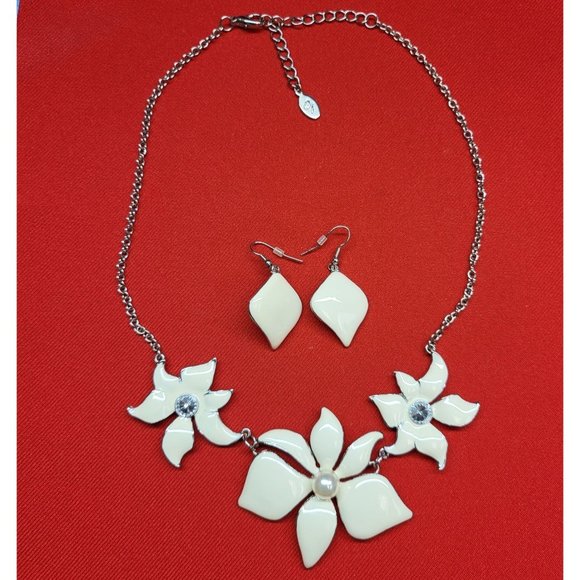 Charming Charlie Floral Earring & Necklace Set - Picture 1 of 14